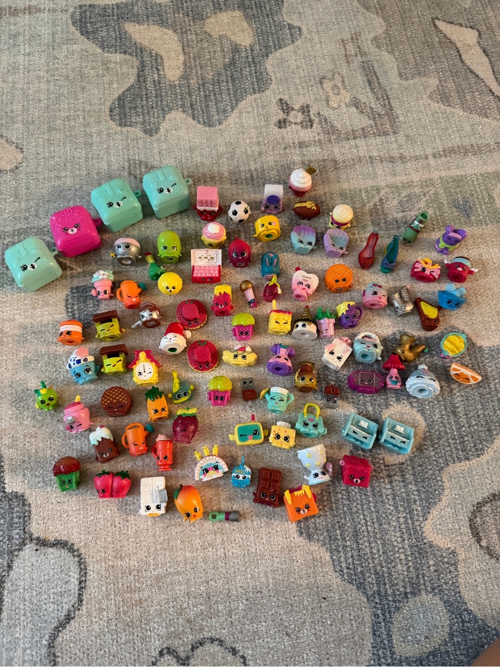 Shopkins Bright Multicolor Mini Figure Collection